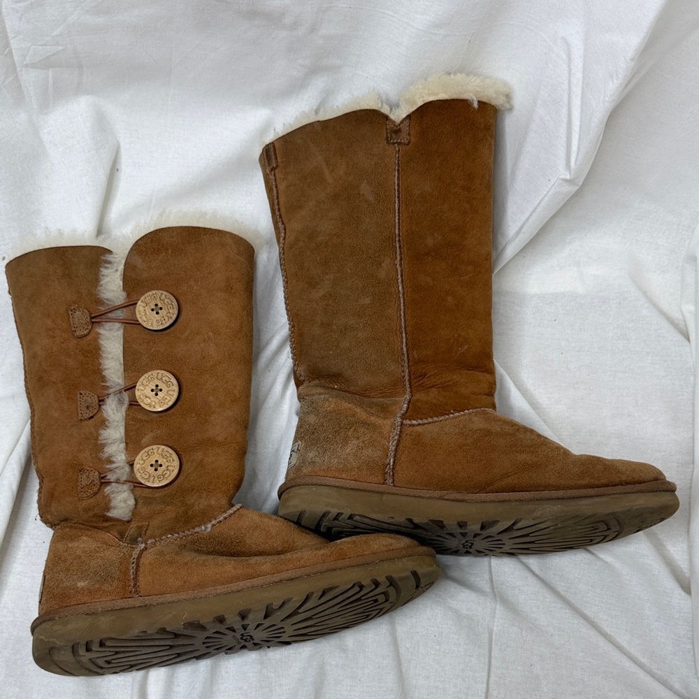 Ugg Bailey Button Shearling Boots Chestnut Brown … - image 1